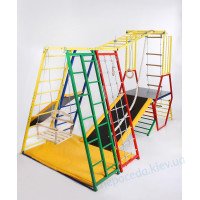 Игровой комплекс в виде лабиринта для детей младшего возраста